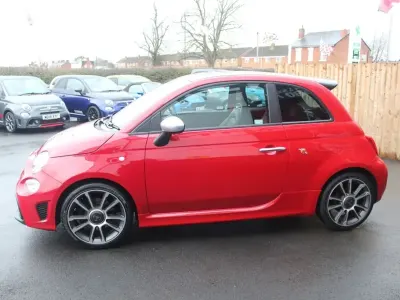 Begagnad Abarth 595 Turismo 165 HK (121 kW) 2022 Röd Halvkombi