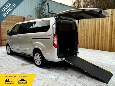 Usado Ford Tourneo 2022 Plateado Monovolumen