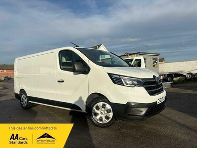 White Used 2022 Renault Trafic Business MPV | £11,995 (Good price)