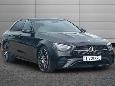 Gebraucht Mercedes E220 AMG line 194 PS (142 kW) 2021 Schwarz Limousine