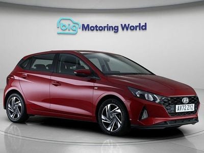 Używany Hyundai i20 SE 101 KM (74 kW) 2023 Czerwony Hatchback