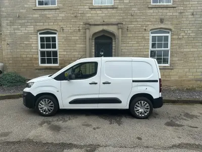 Used Peugeot Partner 131 HP (96 kW) 2020 White MPV
