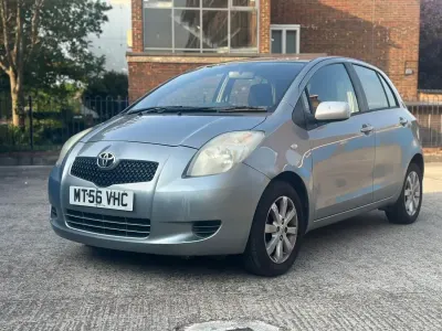 Usado Toyota Yaris T3 2006 Prateado Citadino