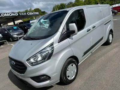 Usado Ford Transit Custom Limited 130 CV (95 kW) 2022 Plateado Van
