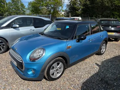 Używany Mini Cooper Hatch 136 KM (100 kW) 2014 Niebieski Hatchback