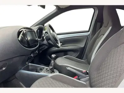 Used Toyota Aygo X 72 HP (52 kW) 2024 Grey SUV