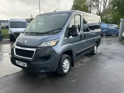 Usado Peugeot Boxer S 120 CV (88 kW) 2021 Gris Van