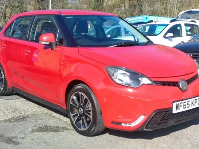 Usado MG MG3 106 CV (77 kW) 2015 Rojo Utilitario