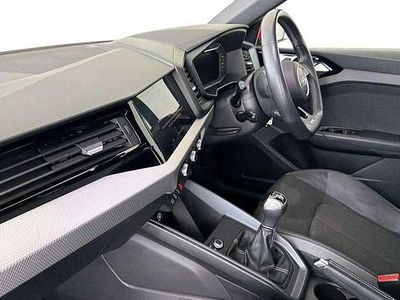 Begagnad Audi A1 S-Line 108 HK (79 kW) 2022 Röd SUV