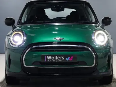 Usado Mini Cooper Classic 136 HP (100 kW) 2023 Verde Citadino