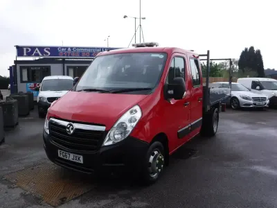 Begagnad Vauxhall Movano 2017 Röd Minibuss