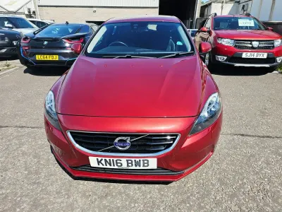 Used Volvo V40 SE 2016 Red Hatchback