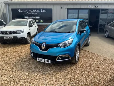 Used Renault Captur Dynamique 90 HP (66 kW) 2015 Blue SUV