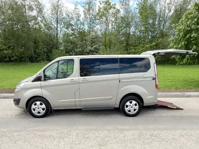 Usado Ford Tourneo 2018 Plateado Monovolumen
