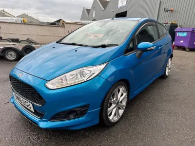 Usado Ford Fiesta Zetec 125 CV (91 kW) 2016 Azul Utilitario