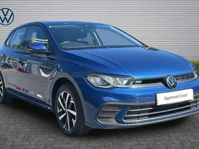Used VW Polo Life 95 HP (69 kW) 2024 Blue Hatchback