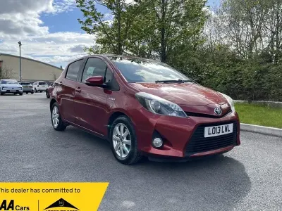 Used Toyota Yaris T4 101 HP (74 kW) 2013 Red Hatchback