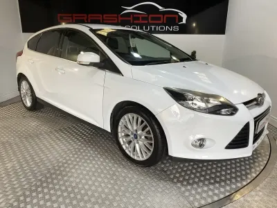 Used Ford Focus Zetec 2014 White Hatchback
