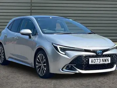 Used Toyota Corolla Design 140 HP (102 kW) 2023 Silver Hatchback