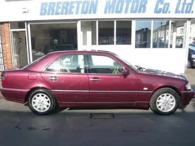 Begagnad Mercedes C180 Elegance 1997 Röd Sedan