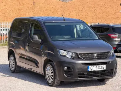 Begagnad Peugeot Partner 2019 Grå Minibuss