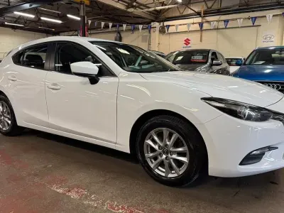 Begagnad Mazda 3 120 HK (88 kW) 2017 Vit Halvkombi