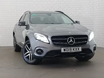 Usado Mercedes GLA180 Urban 122 HP (89 kW) 2019 Cinzento SUV