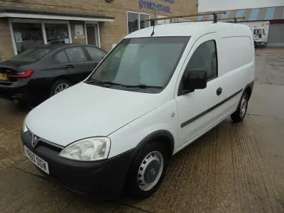 Used Vauxhall Combo 75 HP (55 kW) 2010 White MPV