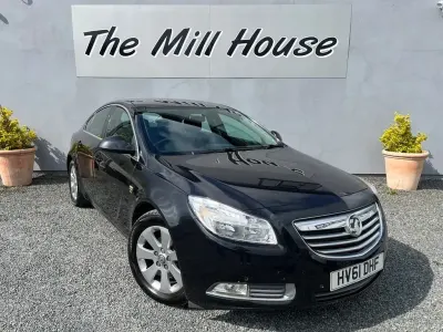 Begagnad Vauxhall Insignia SRi 2011 Svart Halvkombi