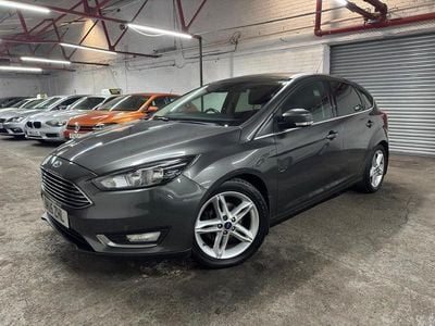 Used Ford Focus Titanium 125 HP (91 kW) 2015 Grey Hatchback