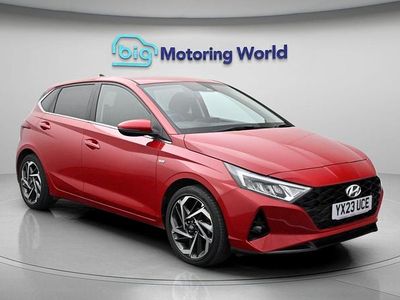 Używany Hyundai i20 Premium 101 KM (74 kW) 2023 Czerwony Hatchback