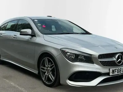 Usado Mercedes CLA180 Shooting Brake AMG line 2018 Prateado Carrinha