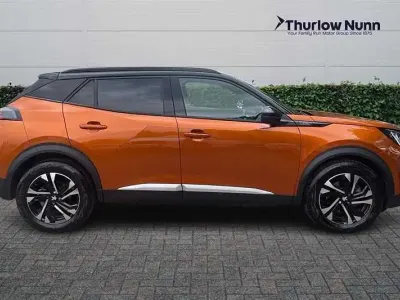 Używany Peugeot e-2008 GT 100 kW (136 KM) 2022 Pomarańczowy SUV