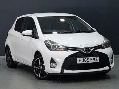 Used Toyota Yaris Sport 99 HP (72 kW) 2015 White Hatchback