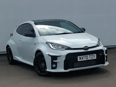 Used Toyota Yaris 257 HP (189 kW) 2021 White Hatchback