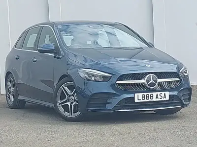 Usado Mercedes B200 AMG Line Premium 163 HP (119 kW) 2019 Azul Monovolume