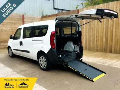 Usado Fiat Doblò 2018 Blanco Monovolumen