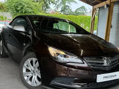 Used Vauxhall Cascada 140 HP (102 kW) 2016 Brown Cabriolet
