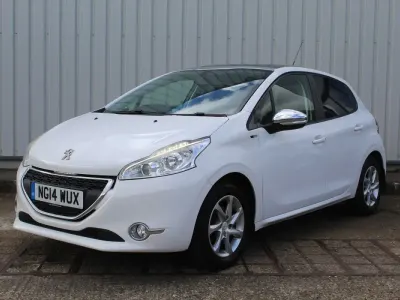 Used Peugeot 208 Style 80 HP (58 kW) 2014 White Hatchback