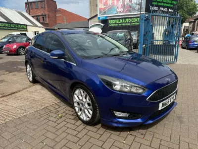 Used Ford Focus Zetec 120 HP (88 kW) 2015 Blue Hatchback