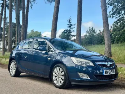 Used Vauxhall Astra Elite 115 HP (84 kW) 2011 Blue Hatchback
