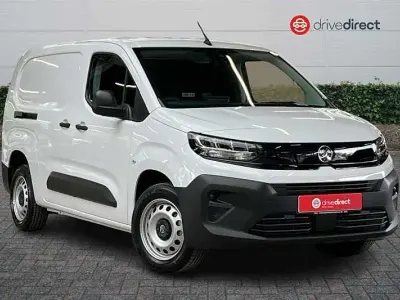 New Vauxhall Combo 100 HP (73 kW) 2026 White MPV