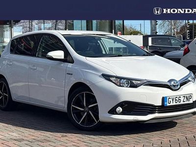 Used Toyota Auris Hybrid Design 134 HP (98 kW) 2017 White Hatchback