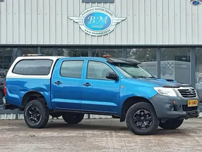 Used Toyota HiLux Active 144 HP (105 kW) 2014 Multicoloured Pickup