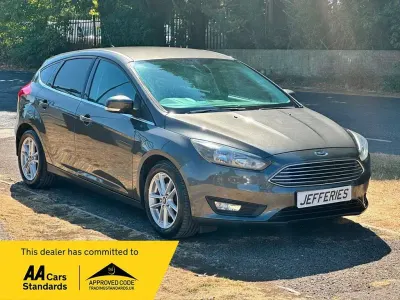 Used Ford Focus Zetec 125 HP (91 kW) 2016 Grey Hatchback