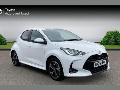 Used Toyota Yaris Hybrid Design 116 HP (85 kW) 2025 Pure white Hatchback