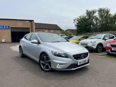 Used Volvo V40 R-Design 120 HP (88 kW) 2015 Silver Hatchback