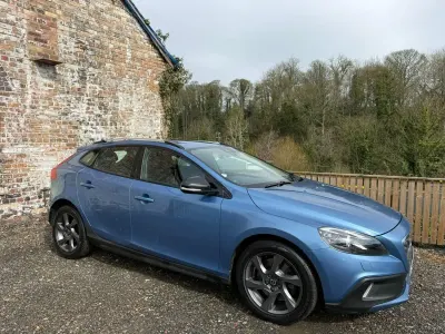 Begagnad Volvo V40 2016 Blå Halvkombi