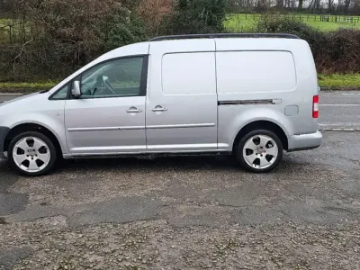 Usado VW Caddy 103 HP (75 kW) 2009 Prateado Monovolume