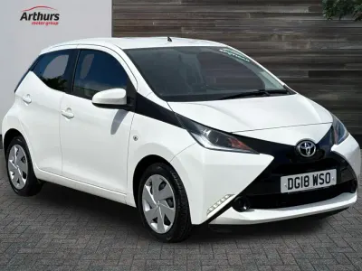 Used Toyota Aygo X-play 67 HP (49 kW) 2018 White Hatchback